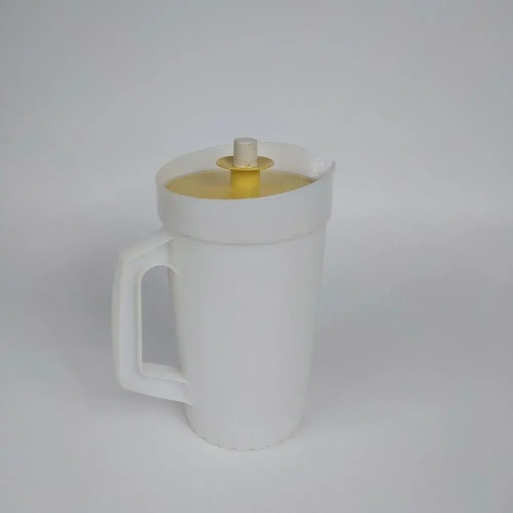 VTG 70s Almond Tupperware 1 Qt Pitcher Jug 874-6 w Push Button Harvest‎ Gold Lid